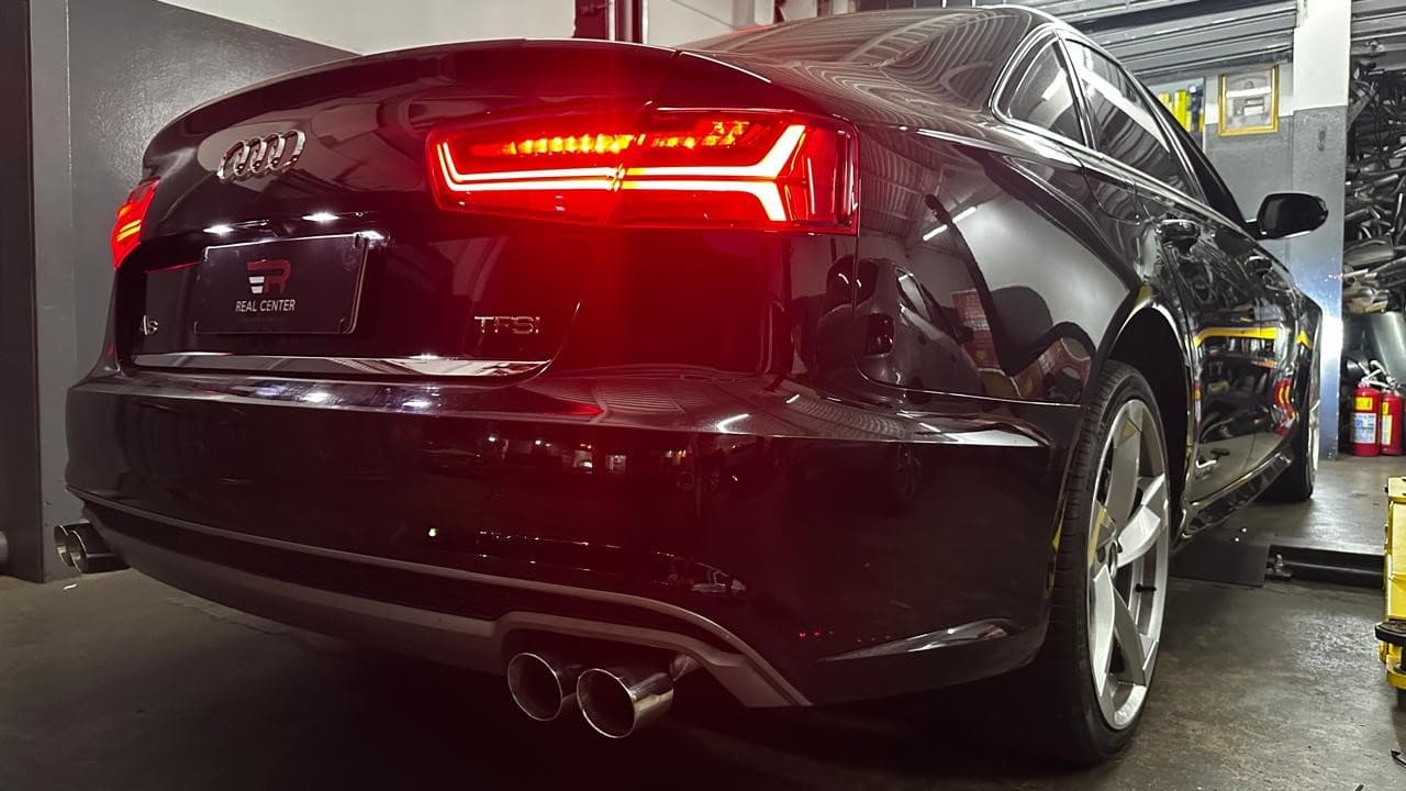 Audi — Abafador esportivo com controle remoto
